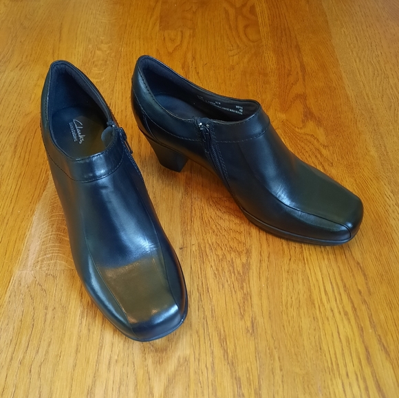 Clarks Bendables Women's Black Leather Zip Up Ankle Bootie Square Toe Sz 9.5 M - Picture 3 of 11